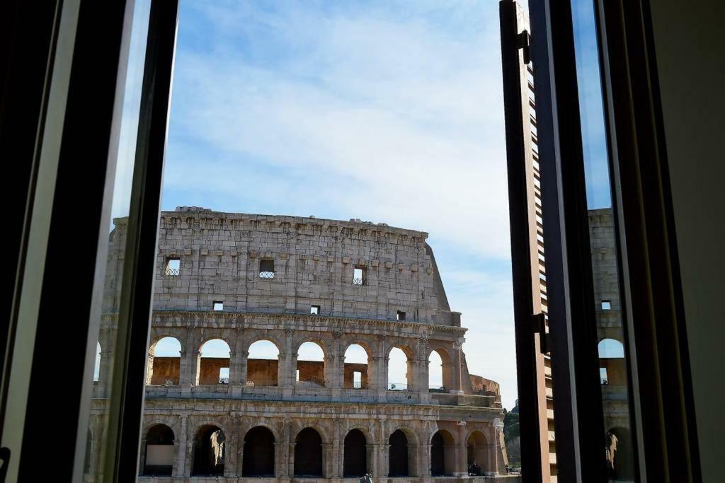 Апартаменты Jacuzzi In Front Of The Colosseum Рим Экстерьер фото